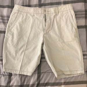 Men’s 34 Old Navy Khaki Shorts